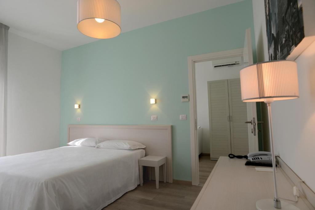Maree Hotel Чезенатико Номер фото