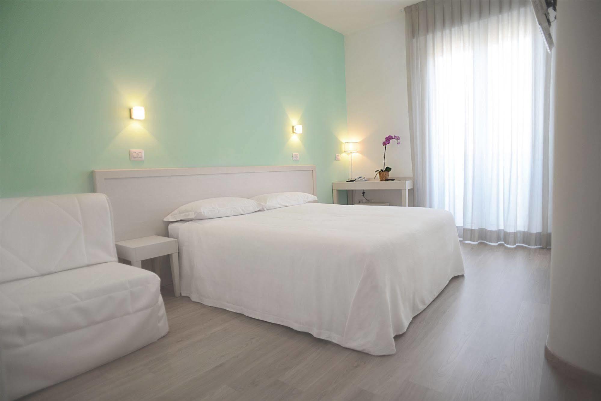 Maree Hotel Чезенатико Экстерьер фото
