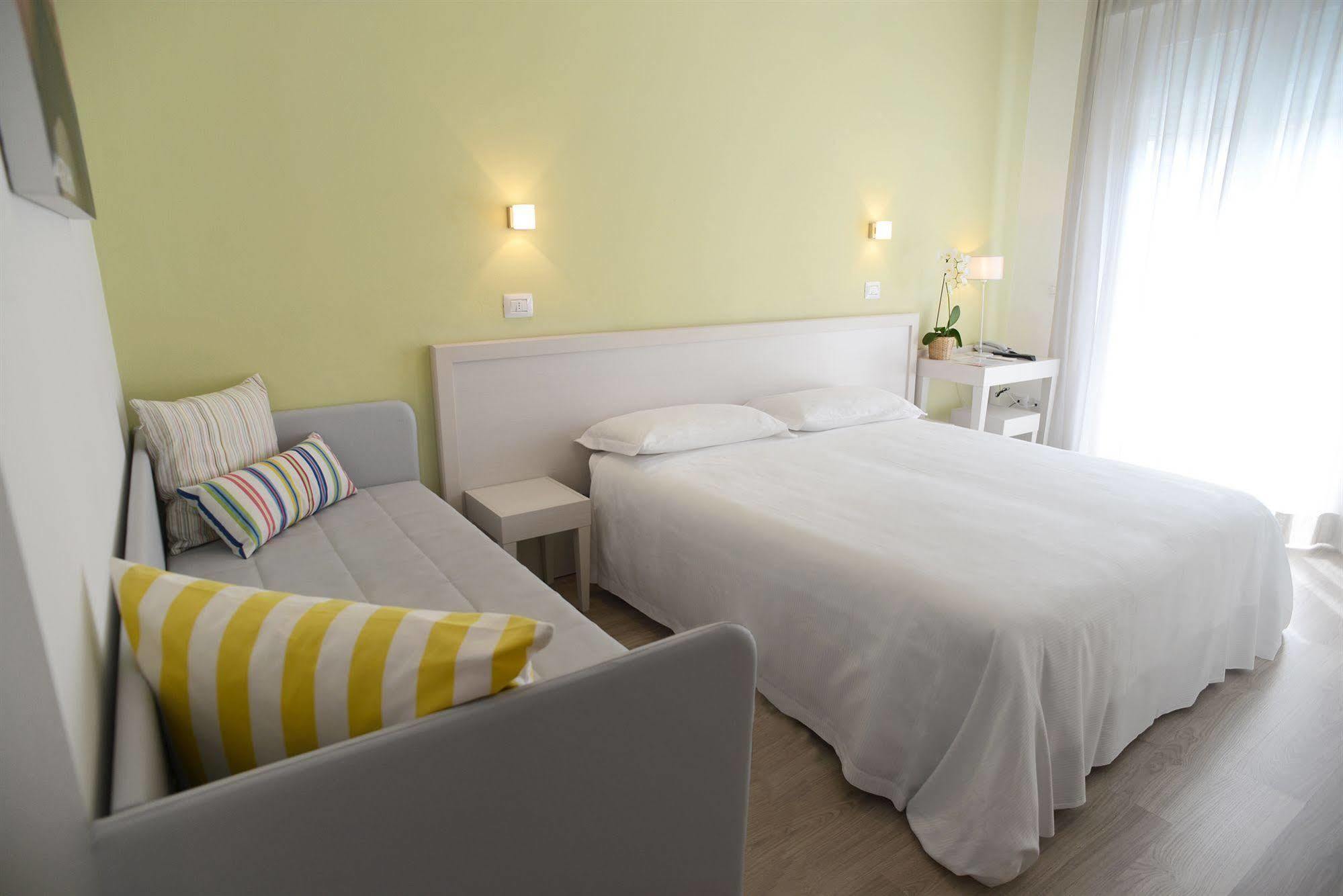 Maree Hotel Чезенатико Экстерьер фото